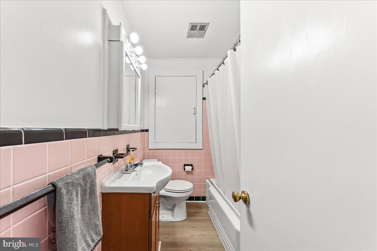 209 Boxwood Road Wilmington, DE 19804 - Photo 14 of 18 bathroom 1