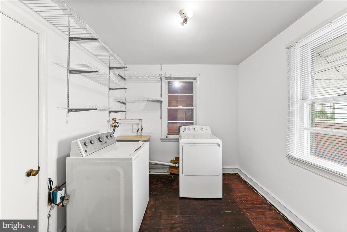 209 Boxwood Road Wilmington, DE 19804 - Photo 16 of 18 laundry / mud room