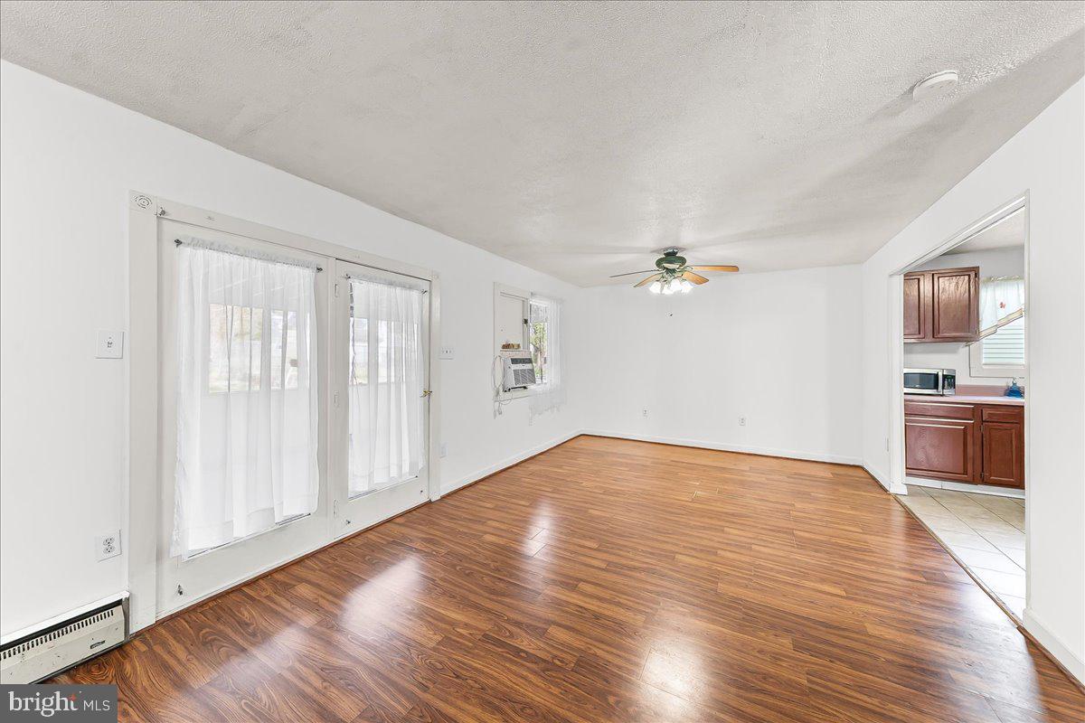 209 Boxwood Road Wilmington, DE 19804 - Photo 7 of 18 living room
