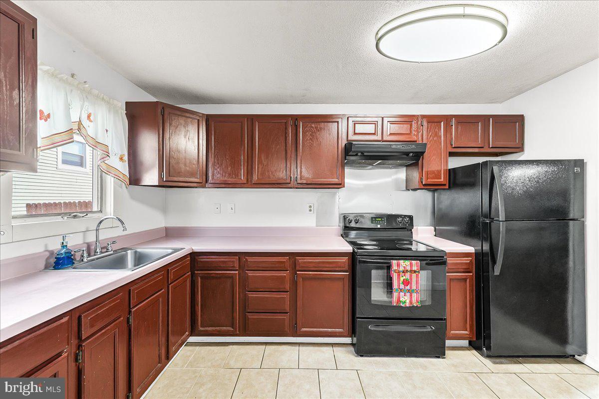 209 Boxwood Road Wilmington, DE 19804 - Photo 8 of 18 kitchen