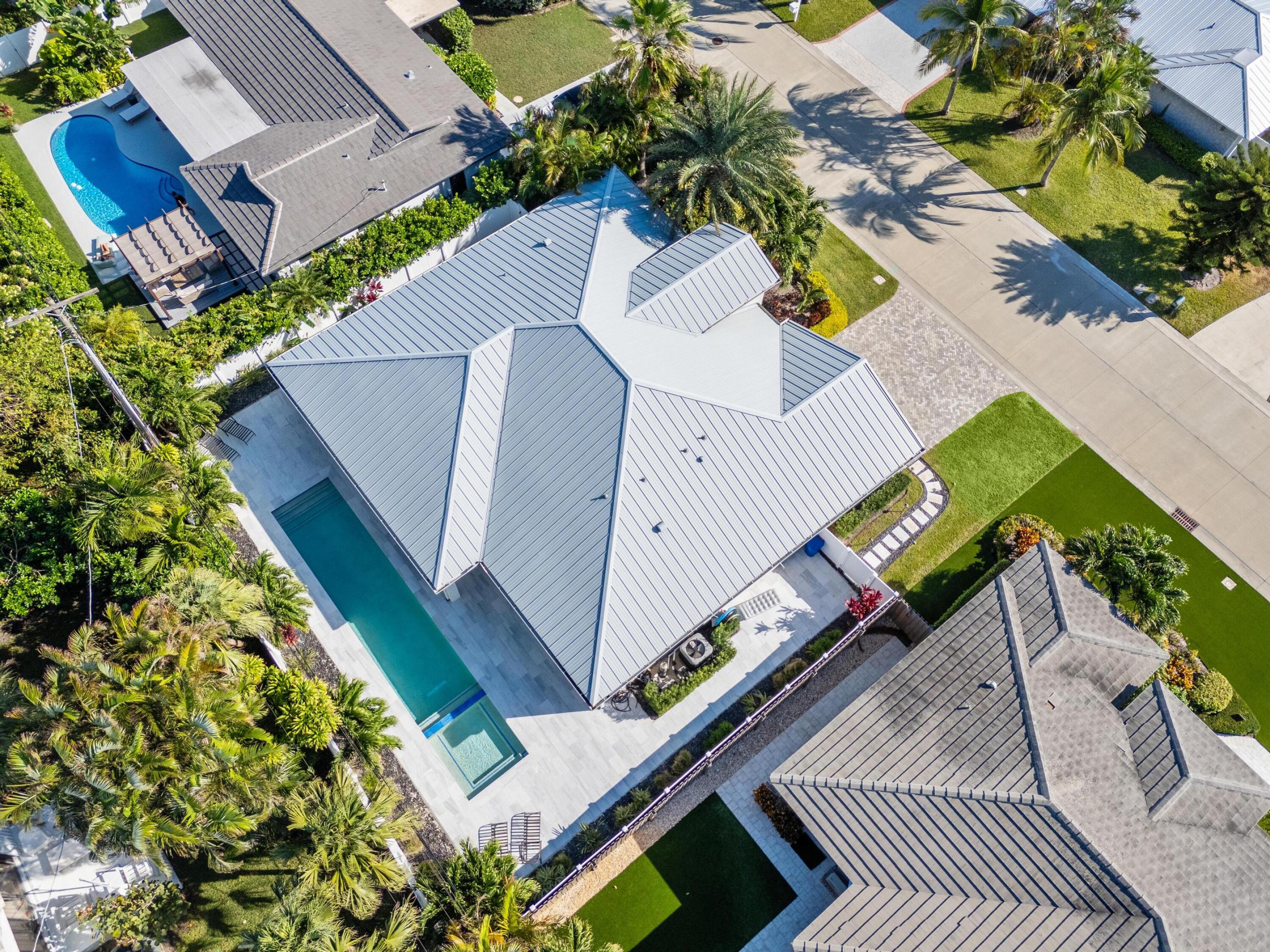 1270 Singer Drive Riviera Beach, FL 33404 - Photo 3 of 29 DJI_20241121141248_0093_D