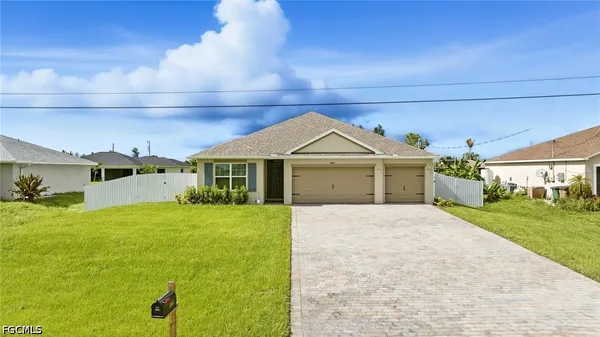 $2,595 | 2465 Northwest 9th Street, Cape Coral, FL 33993