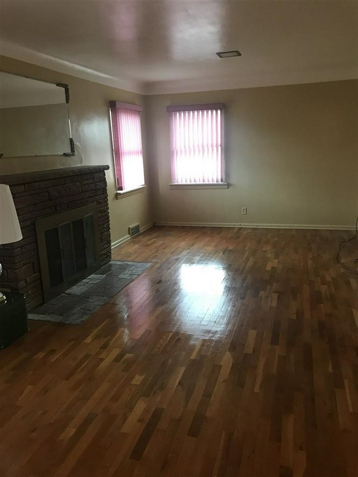 2727 Raskob Street Flint, MI 48504 - Photo 7 of 7 21499925-6.JPG
