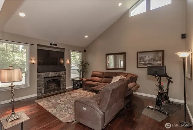 $599,999 | 9002 65th Avenue East, Puyallup, WA 98371