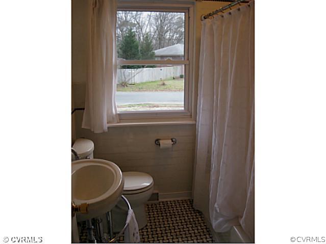 6412 Ludwig Road Richmond, VA 23225 - Photo 9 of 11 Bathroom