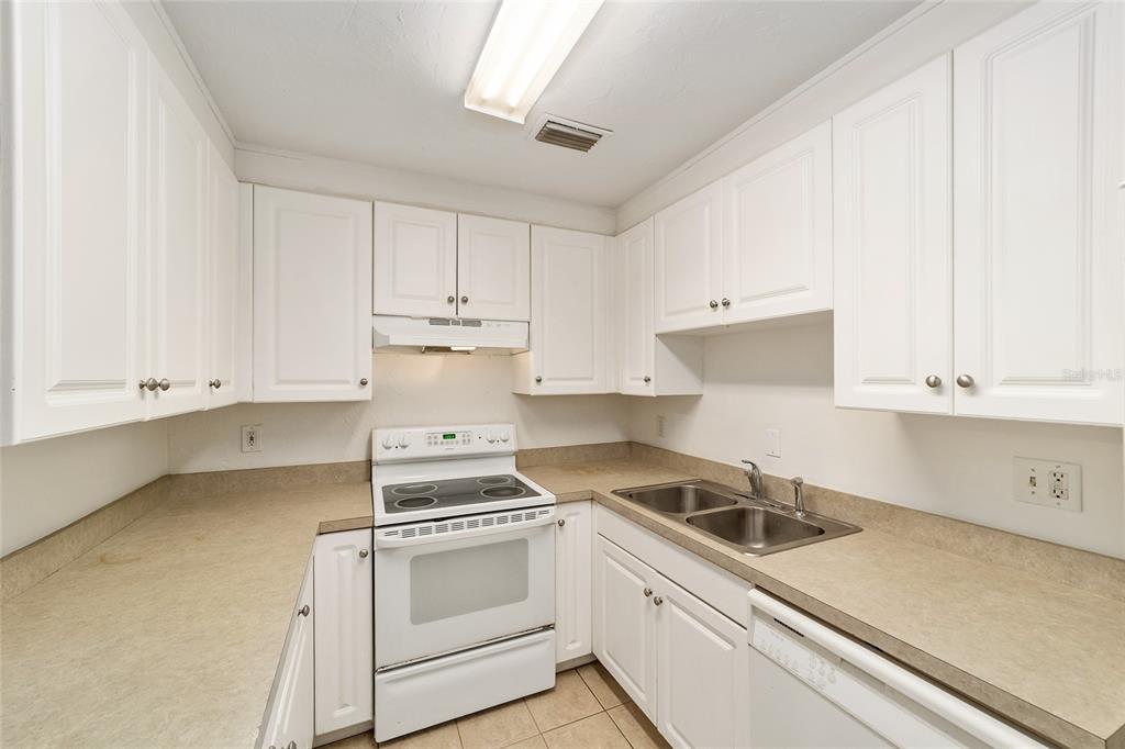 501 Southwest 75th Street, Unit H6 Gainesville, FL 32607 - Photo 9 of 42