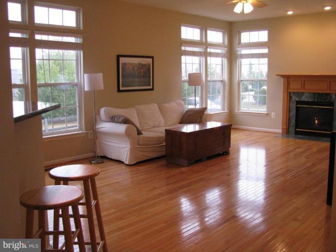9000 Bealls Farm Road Frederick, MD 21704 - Photo 4 of 17 Living Room