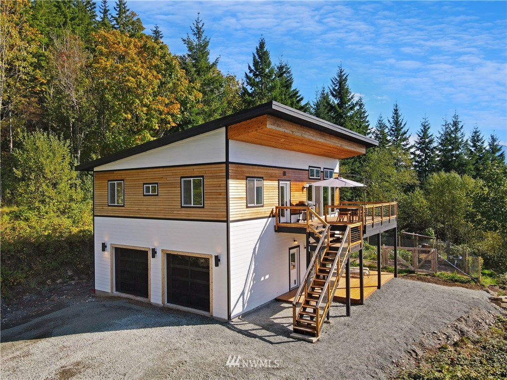 28740 Bacus Road Sedro-Woolley, WA 98284 - Photo 2 of 40 a front view of a house with a yard