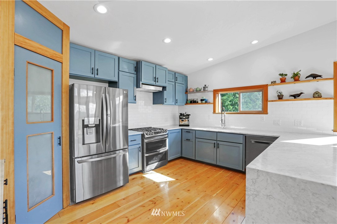 28740 Bacus Road Sedro-Woolley, WA 98284 - Photo 16 of 40 a kitchen with a refrigerator and a sink
