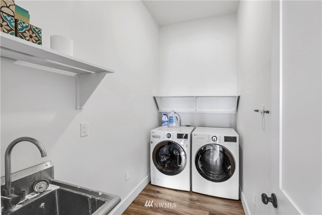 28740 Bacus Road Sedro-Woolley, WA 98284 - Photo 31 of 40 a utility room with sink dryer and washer