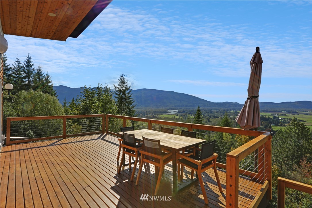 28740 Bacus Road Sedro-Woolley, WA 98284 - Photo 32 of 40 a view of sitting area with furniture and wooden floor