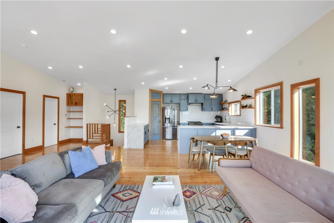 28740 Bacus Road Sedro-Woolley, WA 98284 - Photo 10 of 40 a living room with furniture and a large window