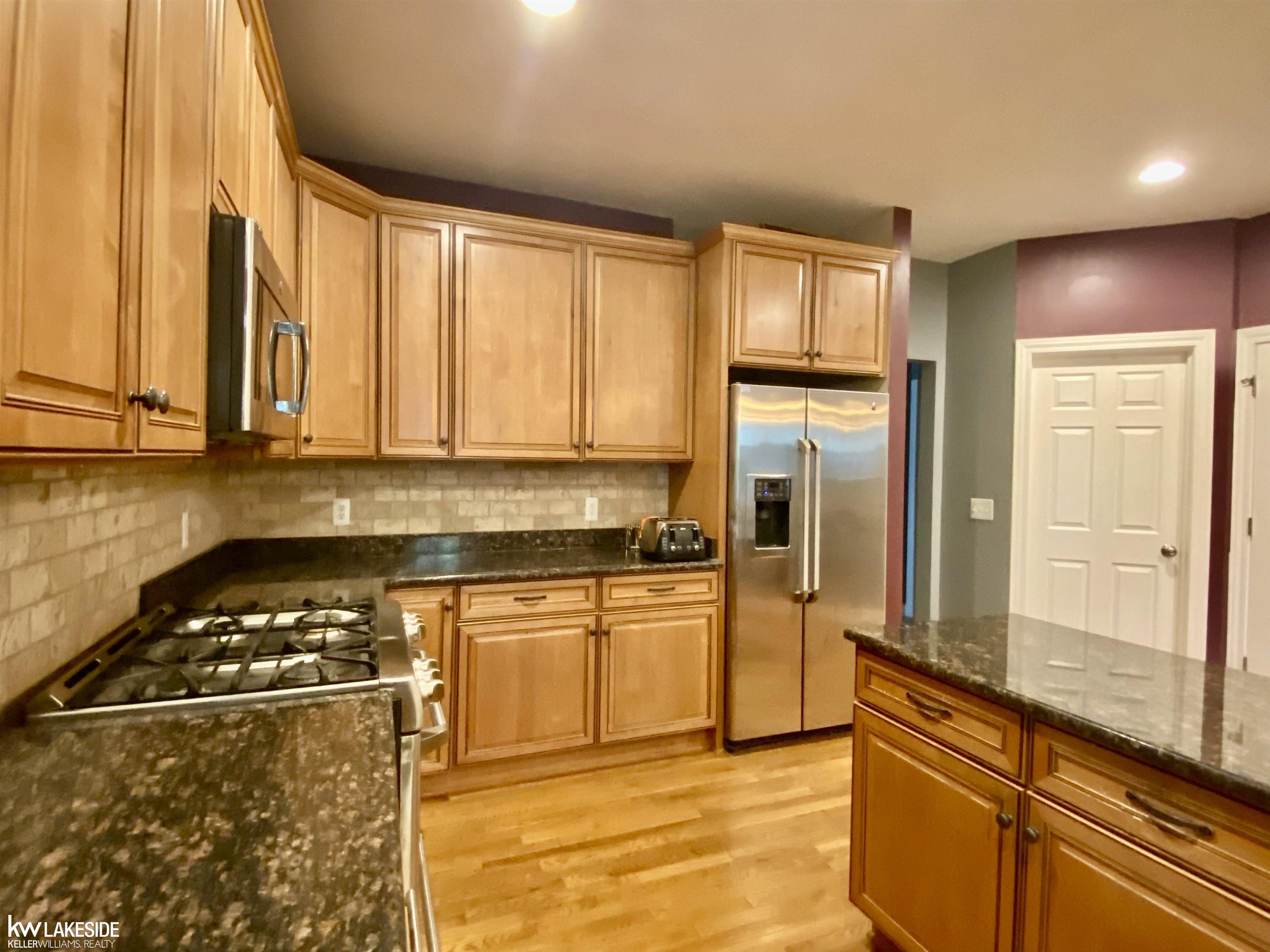 2770 Hickory Lawn Road Rochester Hills, MI 48307 - Photo 4 of 27