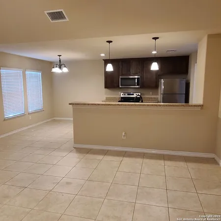 $1,800 | 1235 Greenhill Drive, Canyon Lake, TX 78133