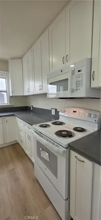 $2,500 | 2838 East 4th Street, Long Beach, CA 90814