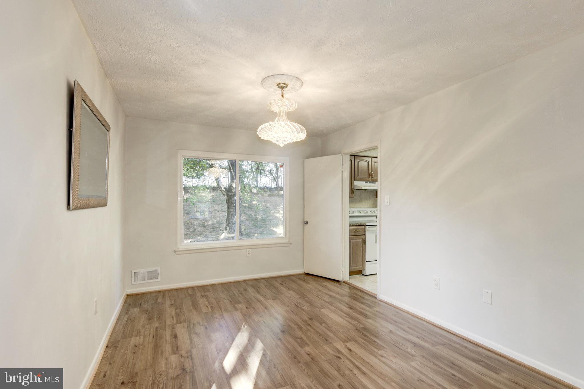 12121 Pueblo Road Gaithersburg, MD 20878 - Photo 8 of 28 Gallery Image 8
