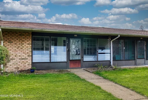 $180,000 | 18 B Yorkshire Court, Unit B, Manchester Township, NJ 08759