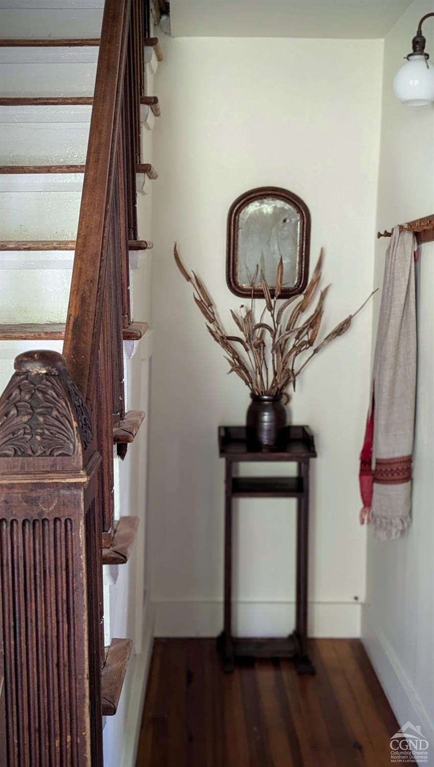40 Guild Road Oak Hill, NY 12460 - Photo 9 of 38 The entrance hall.