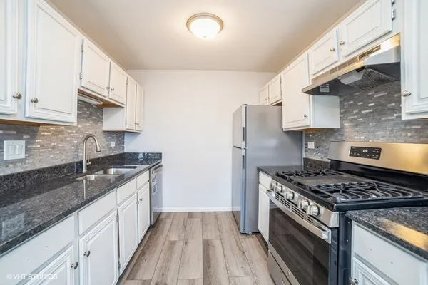 $2,100 | 373 Newport Lane, Unit D1, Bartlett, IL 60103