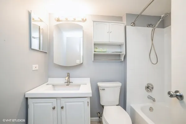 $2,100 | 373 Newport Lane, Unit D1, Bartlett, IL 60103