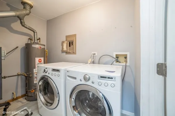 $2,100 | 373 Newport Lane, Unit D1, Bartlett, IL 60103