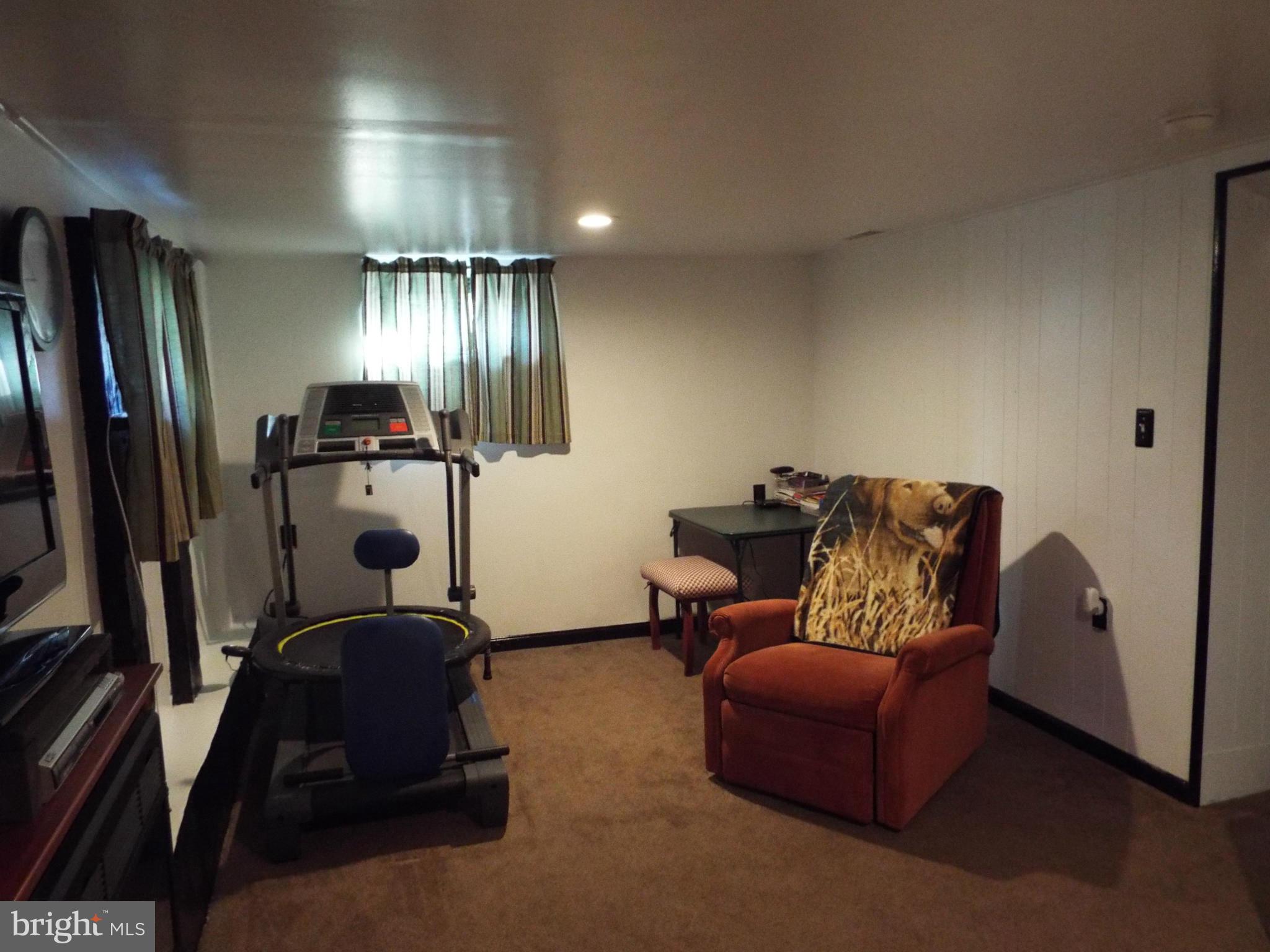 606 Carvel Grove Road Baltimore, MD 21221 - Photo 14 of 19 Family Room
