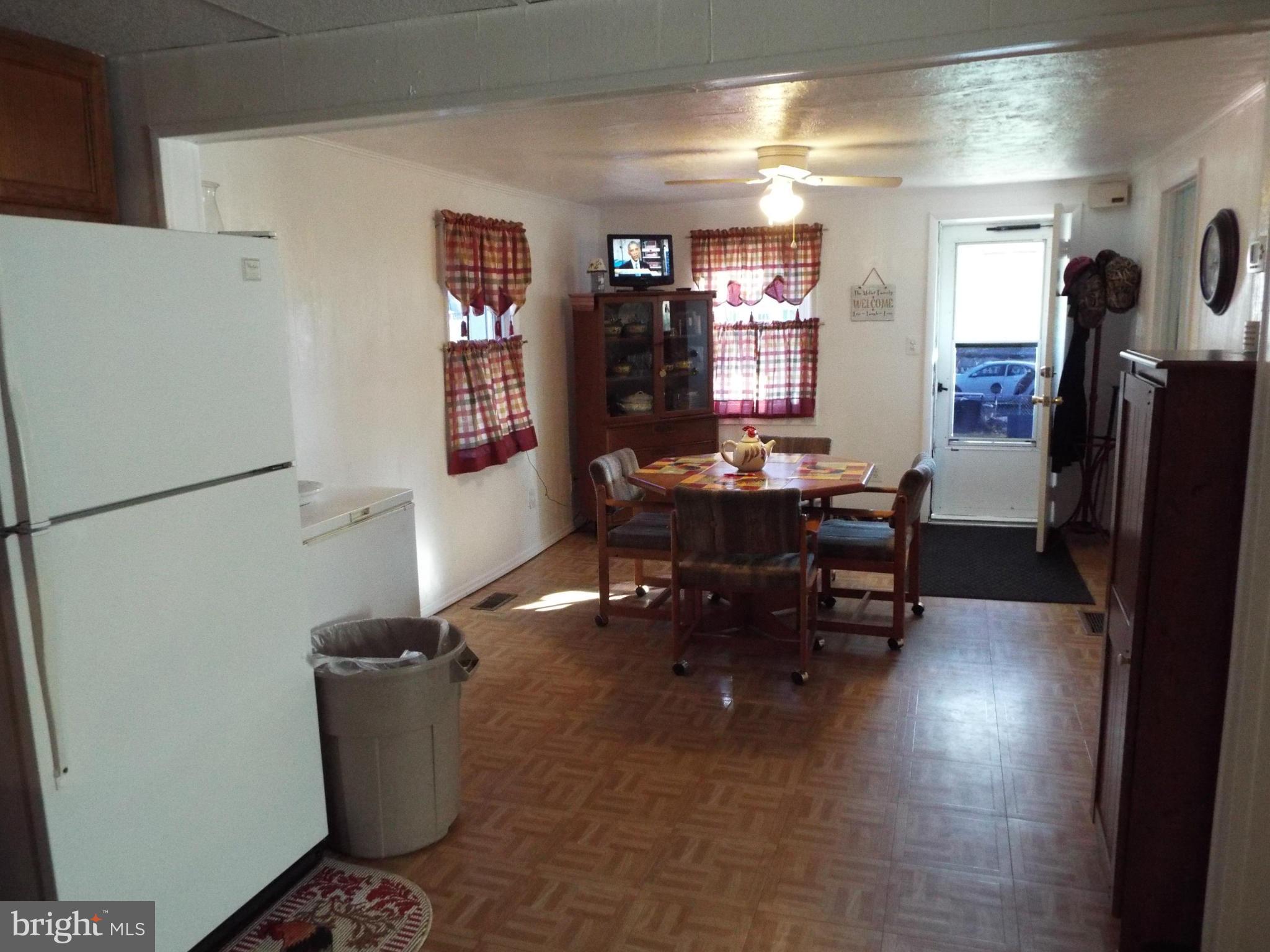 606 Carvel Grove Road Baltimore, MD 21221 - Photo 4 of 19 Dining Room