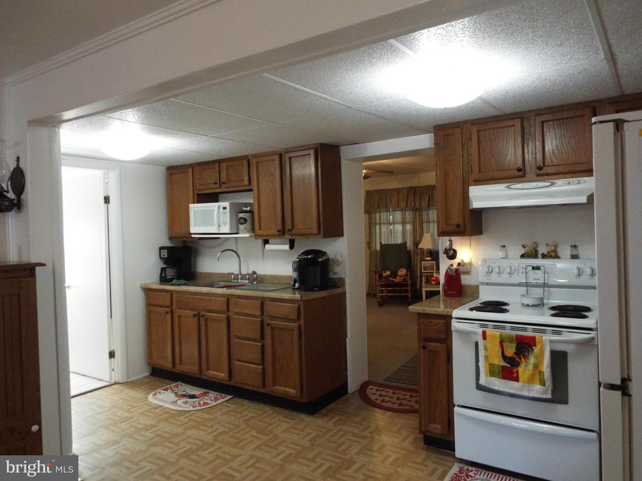 606 Carvel Grove Road Baltimore, MD 21221 - Photo 5 of 19 Kitchen