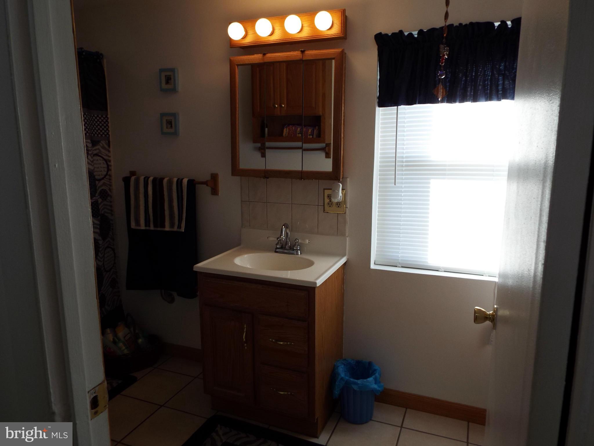 606 Carvel Grove Road Baltimore, MD 21221 - Photo 7 of 19 Bath