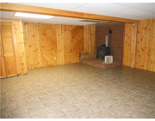 25 Hardwick Road Boothbay, ME 04537 - Photo 9 of 15 Den/Family/Great Room.
