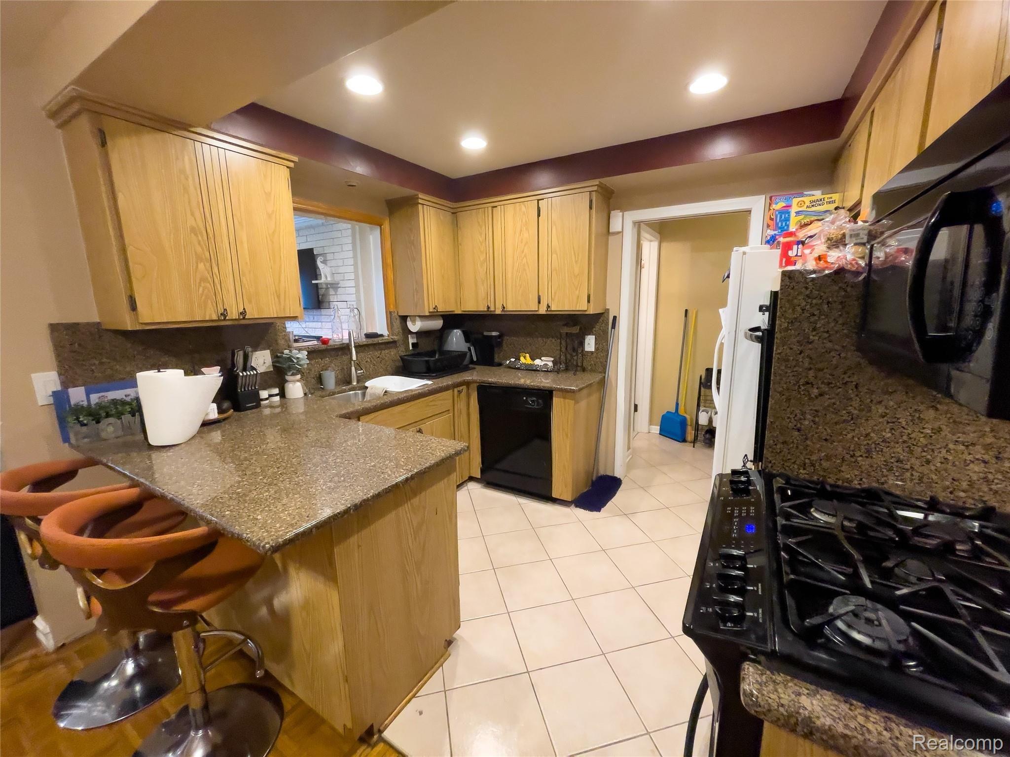 11021 Racine Road Warren, MI 48093 - Photo 6 of 26 IMG_7417.jpg