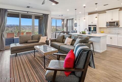 258 Whistle Stop Road Clarkdale, AZ 86324 - Photo 16 of 45 Living Area
