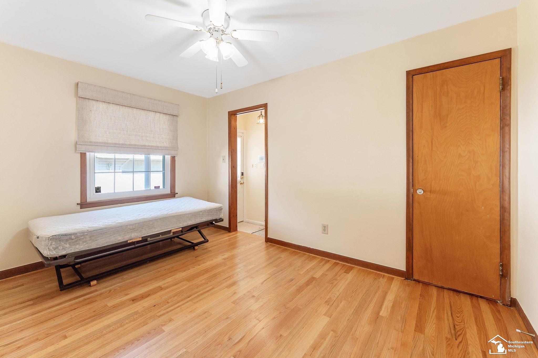 15818 Wick Road Allen Park, MI 48101 - Photo 16 of 30 50093414-15.JPG