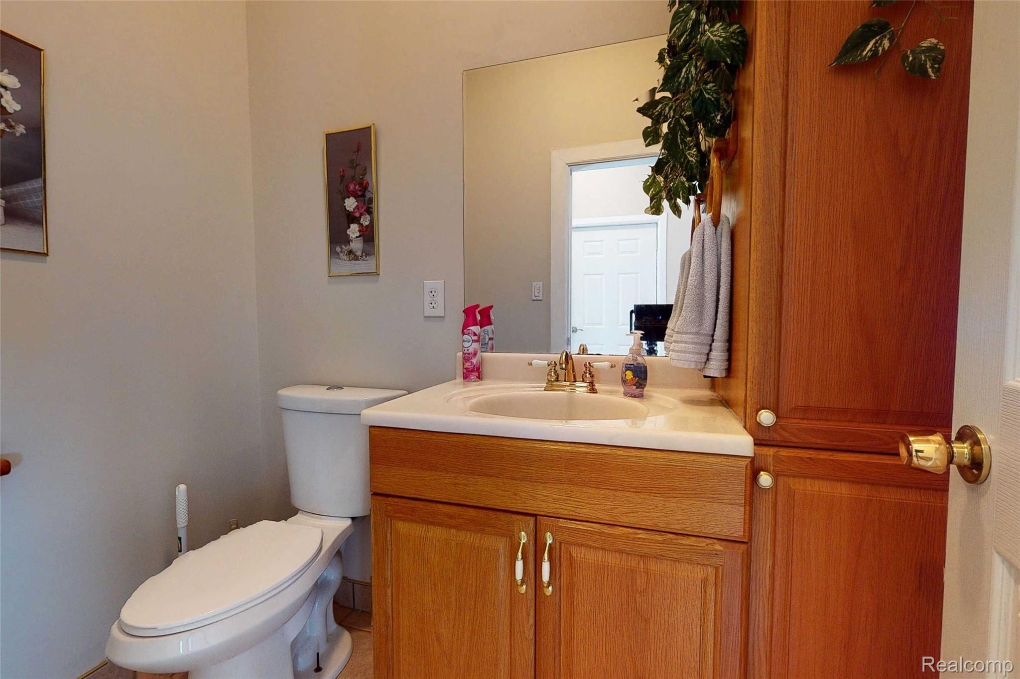 2369 North Baxter Road Davison, MI 48423 - Photo 14 of 35 2369-N-Baxter-Rd-20 Bathroom.jpg