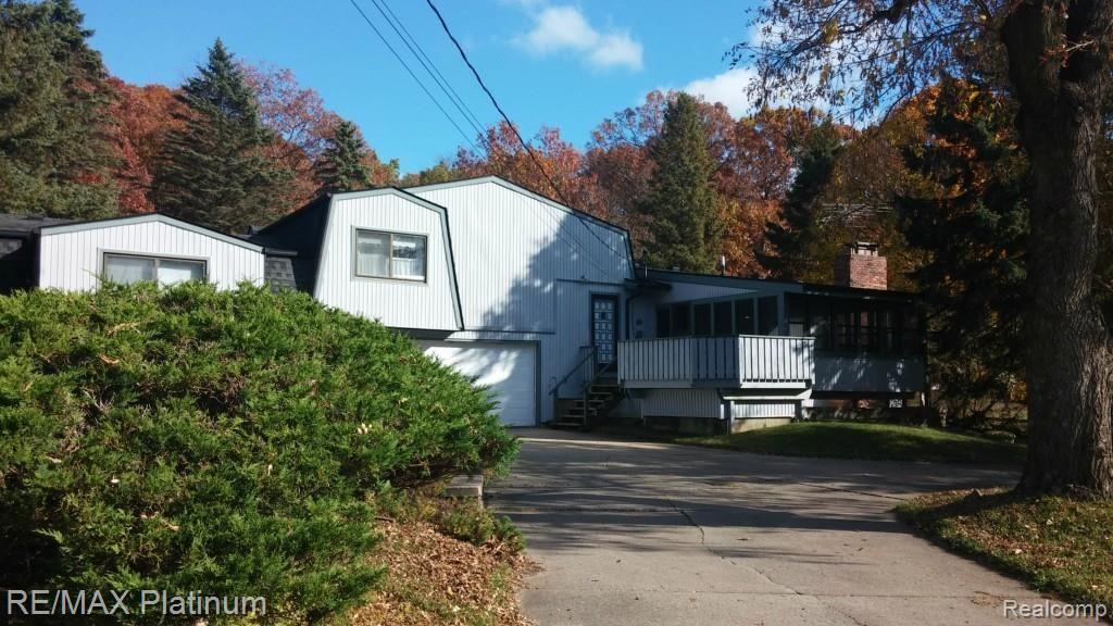 696 South Garner Road Milford, MI 48380 - Photo 6 of 15 1022141533.jpg