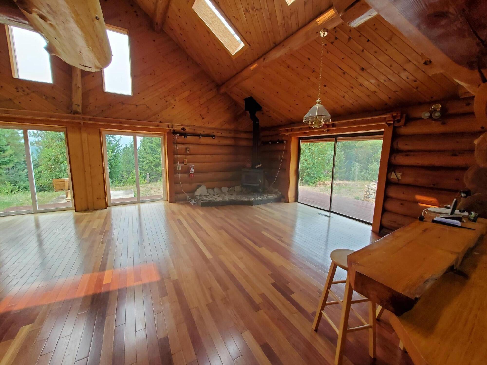 150 Rattlesnake Road Glendale, OR 97442 - Photo 21 of 67 Primary Living Room