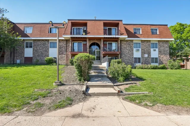a front view of house with yard