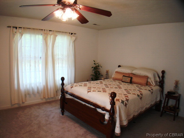 8122 Willis Road Gloucester, VA 23061 - Photo 9 of 24