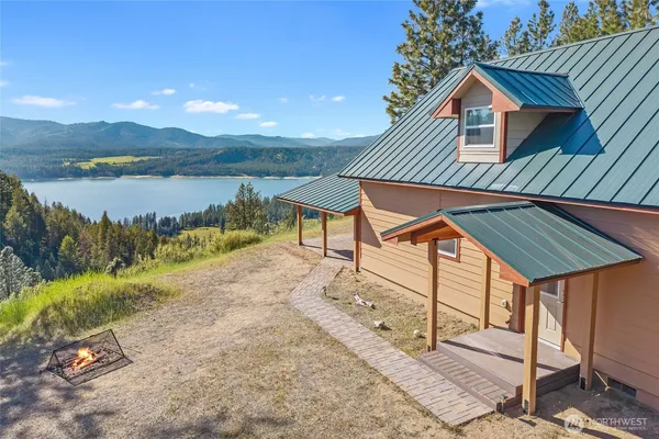 $499,000 | 6523 Camp Naborlee Road, Fruitland, WA 99129
