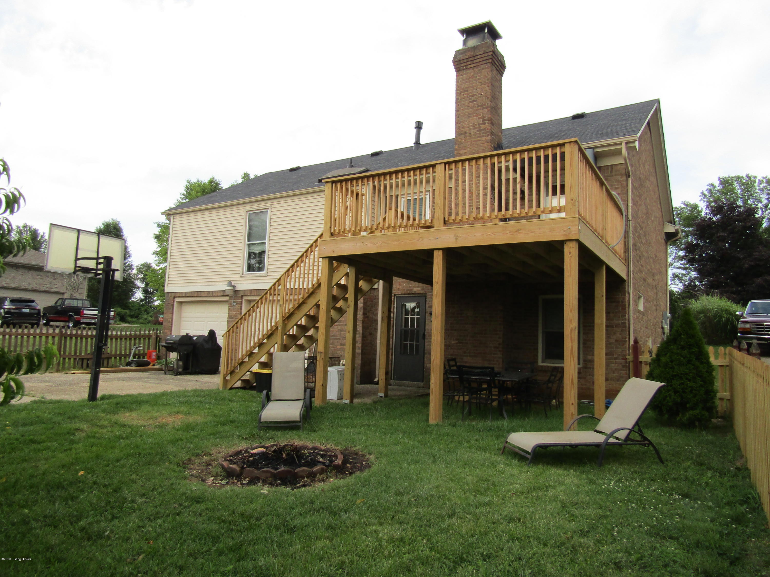6002 Hurstview Road Louisville, KY 40291 - Photo 19 of 20 Back of House with New Deck