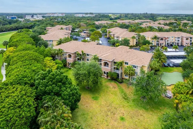 $332,400 | 6492 Emerald Dunes Drive, Unit 208, West Palm Beach, FL 33411
