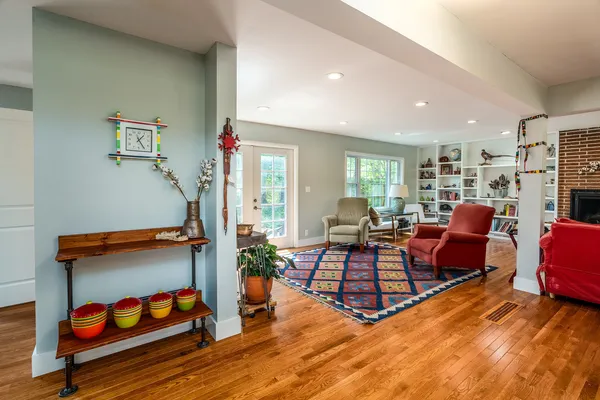 $229,900 | 1305 West Tenney Drive, Carbondale, IL 62901