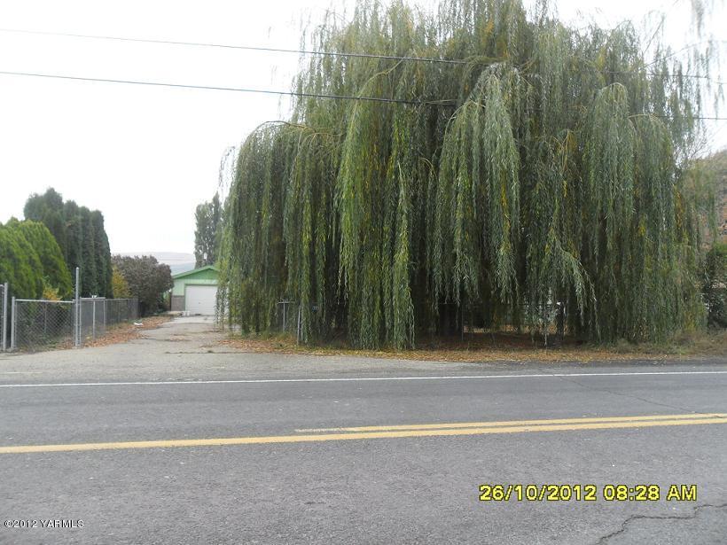 700 Outlook Road Outlook, WA 98938 - Photo 2 of 6 a view of a street