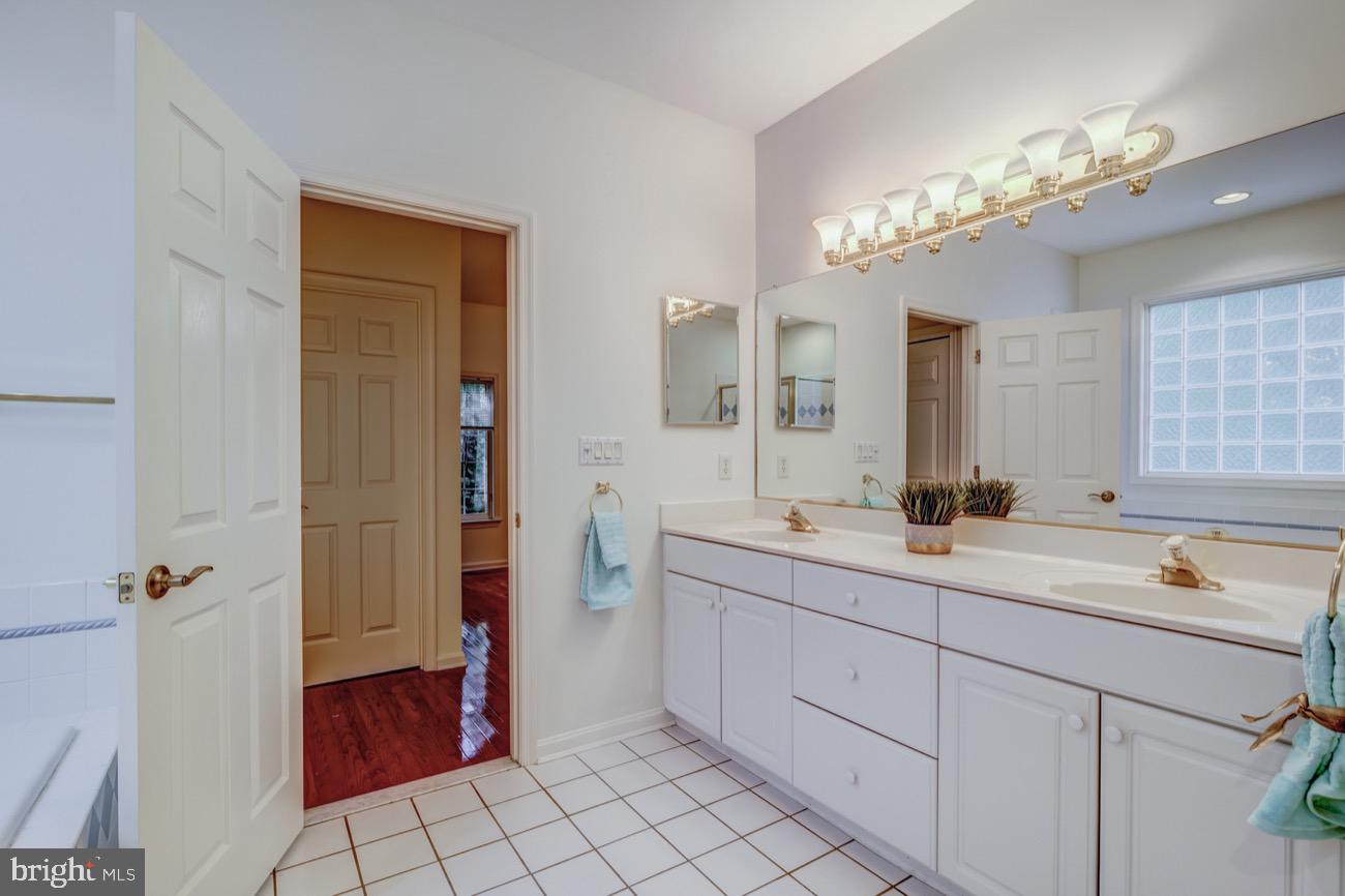 224 Charleston Road Ocean Pines, MD 21811 - Photo 26 of 46 Master Bath