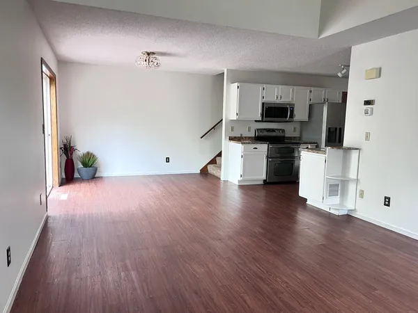 $2,650 | 1219 Pecks Woods Drive, New Brighton, MN 55112