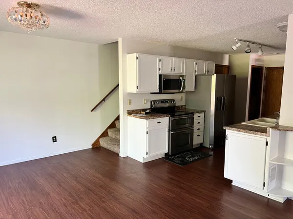 $2,650 | 1219 Pecks Woods Drive, New Brighton, MN 55112