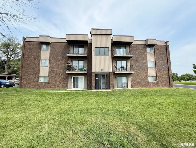 $829 | 2700 West Forrest Hill Avenue, Unit 12, Peoria, IL 61604