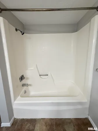 $829 | 2700 West Forrest Hill Avenue, Unit 12, Peoria, IL 61604