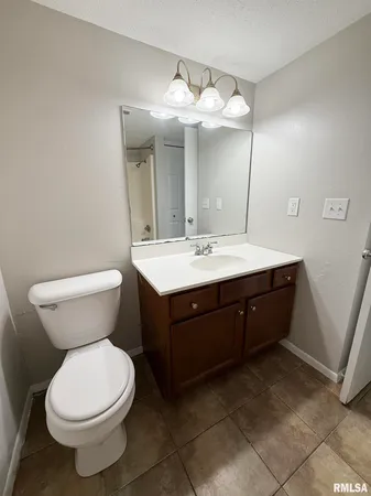$829 | 2700 West Forrest Hill Avenue, Unit 12, Peoria, IL 61604