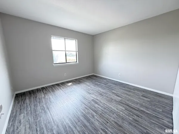 $829 | 2700 West Forrest Hill Avenue, Unit 12, Peoria, IL 61604